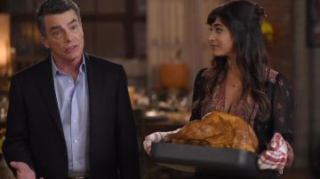 La robe Joie de Cece Parekh (Hannah Simone) dans New Girl