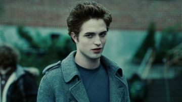 Le manteau en laine de Edward Cullen (Robert Pattinson) dans Twilight chapitre 1