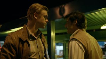La camisa a cuadros de Steve Murphy (Boyd Holbrook) en Narcos