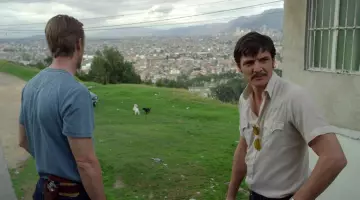 Les menottes de Steve Murphy (Boyd Holbrook) dans Narcos