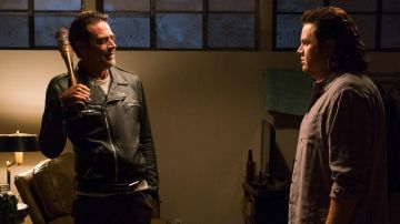 Chaqueta de cuero de Negan (Jeffrey Dean Morgan) en The Walking Dead S07E15