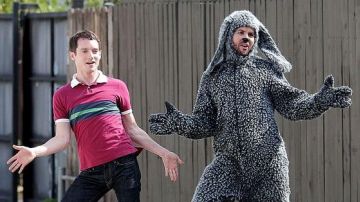 Le costume de chien de Jason Gann dans Wilfred