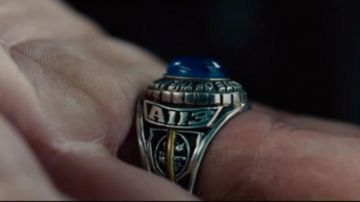 The ring's signet ring Trevor Hanaway (Josh Holloway) in Mission impossible : Protocol Phantom