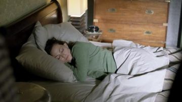 Le radio réveil Audiovox dans Sherlock