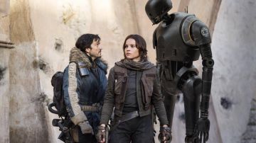 The scarf Jyn ERso (Felicity Jones) in Rogue One : A Star Wars Story
