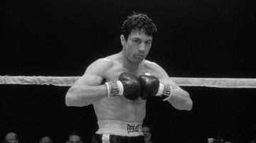 An authentic boxing glove Jake LaMotta (Robert De Niro) in Raging Bull
