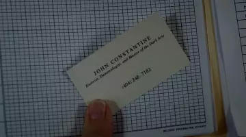 La carte de visite de John Constantine (Matt Ryan) dans Constantine