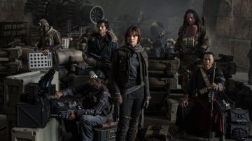 The Blaster of Captain Cassian Andor (Diego Luna) in Rogue One : A Star Wars Story