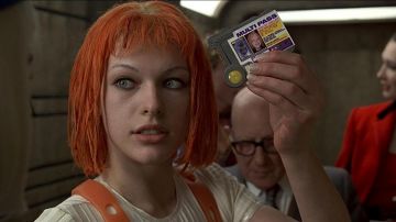 LeeLoo Dallas' (Milla Jovovich) Multi Pass en El Quinto Elemento