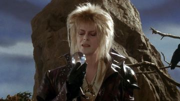 El collar de Jareth, rey de los duendes (David Bowie) en Laberinto