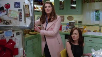 El abrigo rosa de Lorelai en Gilmore Girls