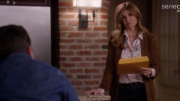 Le manteau Kobi Halperin de Rayna Jaymes (Connie Britton) dans Nashville