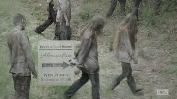 La señal de dirección para Alejandría en The Walking Dead