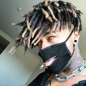 The mask zip door Scarlxrd on his post Instagram