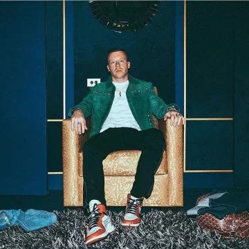 La paire de The 10: Nike Air Jor­dan 1 x Off White de Macklemore sur son compte Instagram