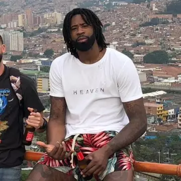 Le t-shirt blanc "heaven" que porte Deandre Jordan sur son post Instagram