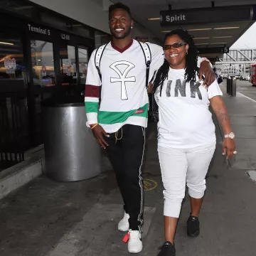 The pair of Nike x Off White Air Max 97 Virgil Abloh The 10 Ten worn by Antonio Brown (Photo Instagram)