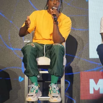 Zapatillas Balenciaga Triple S blancas-verdes-amarillas de Pusha T en su cuenta de Instagram