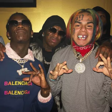 La sudadera Balenciaga de un amigo de 6ix9ine en la cuenta de Instagram de 6ix9ine