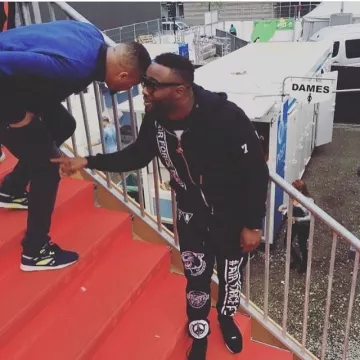 Zapatillas negras Balenciaga de Gradur en su cuenta de Instagram