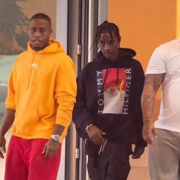 The sweatshirt with hood, Tommy Hilfiger, Travis Scott on his account Instagram