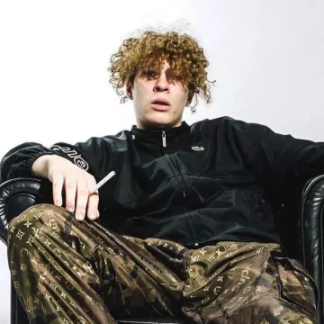 La veste noire Supreme x Lacoste de Sirap sur son compte Ins­ta­gram