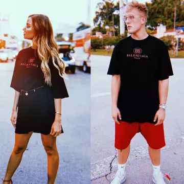 the t-shirt balenciaga black seen on the account Instagram of Jake Paul
