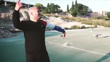 The Sweat habs Le Coq Sportif JUL in her music video Inspi elsewhere