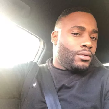 the gray sweater le coq sportif seen on the account Instagram of Gradur