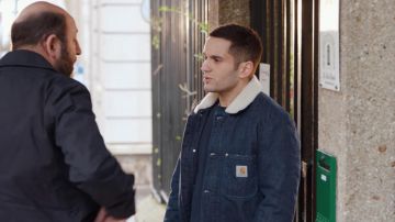 The jacket fur collar Carhartt's Sofiane (Malik Bentalha) in The blankie
