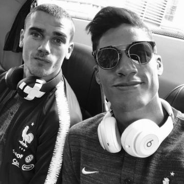 Bag Has Shoulder Strap Louis Vuitton Of Raphael Varane On His Account Instagram Raphaelvarane Spotern