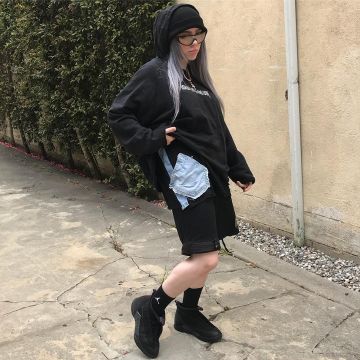 Sneakers Nike Air Jordan 15 Retro Stealth Billie Eilish on his account Instagram