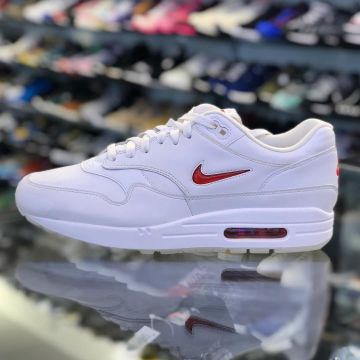 The nike airmax1, red and white @larrydeadstock on his account Instagram