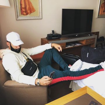 The backpack black SUPREME La Fouine on his account Instagram