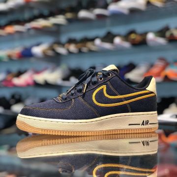 The nike airforce1 low denim @larrydeadstock on his account Instagram