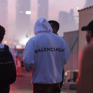 Sudadera con capucha blanca Balenciaga de Karim Benzema en su cuenta de Instagram