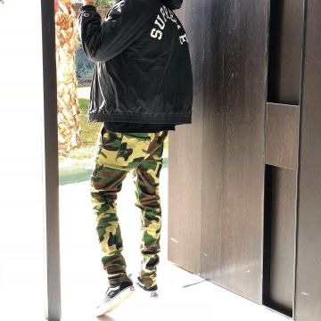 The sneakers Vans old skool black Karim Benzema on his account Instagram