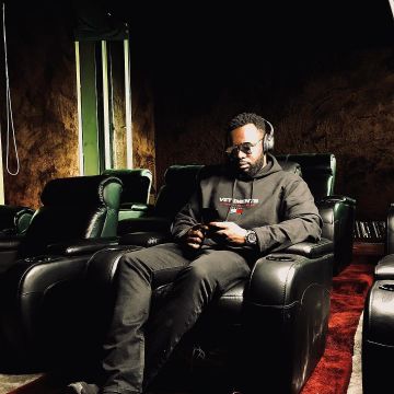 Le pull tommy Hilfiger de maitre gims sur son post instagram