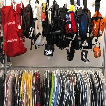 Le sac banane army de @larrydeadstock sur son compte Instagram