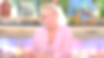 La blouse rose à rayures de Anne-Elisabeth Lemoine dans C à vous du 19/06/2018 (version robe)