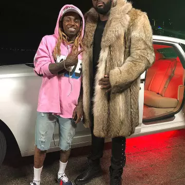 La paire de chaussettes blanches Balenciaga de Lil Wayne sur le post de Maître Gims