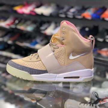 The Nike Air Yeezy beige @larrydeadstock on his account Instagram
