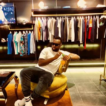 les sneakers balenciaga blanches de maitre gims sur son post instagram