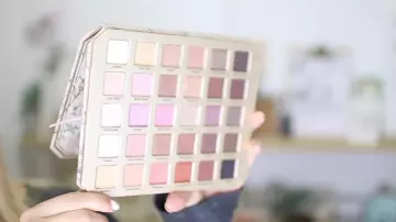 Palette eyeshadow natural Too faced of EnjoyPhoenix in her video Spring routine morning 2017