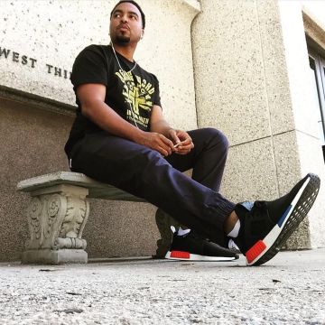 Adidas Nmd negra de Clark Kent en su cuenta de Instagram