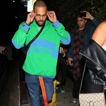 The sweater mock neck green napapijri worn by Chris Brown on the post Instagram of Ohellyeahcmb