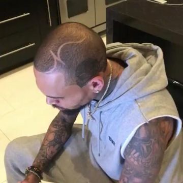 The Hoodie Dust that door Chris Brown the post Instagram of Ohellyeahcmb