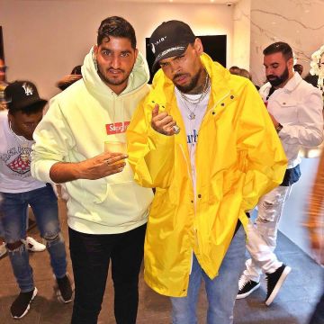 The jacket oversized napapijri worn by Chris Brown on the post Instagram of Ohellyeahcmb