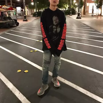 Sneakers YEEZY BOOST 350 V2 "BELUGA" RiceGum on Instagram