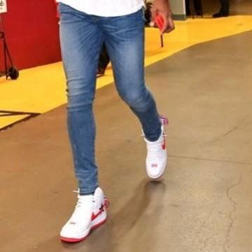 el par de air force 1 R.T usado por tristan thompson en su publicación de instagram